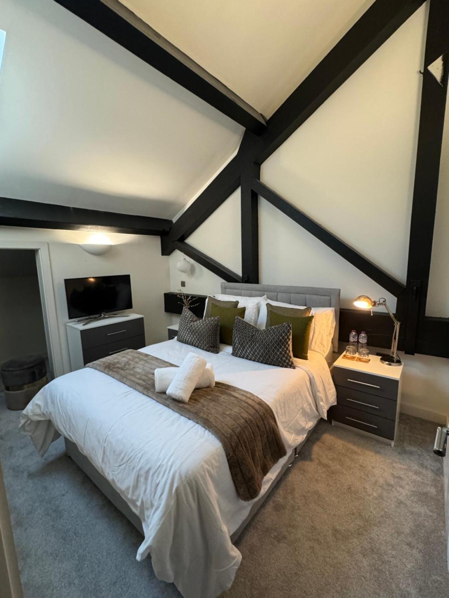 Stylish 2 Bed - 24hr Check-in - Free Wifi, Netflix, Live Tv & Sports Apartment Bradford (West Yorkshire)