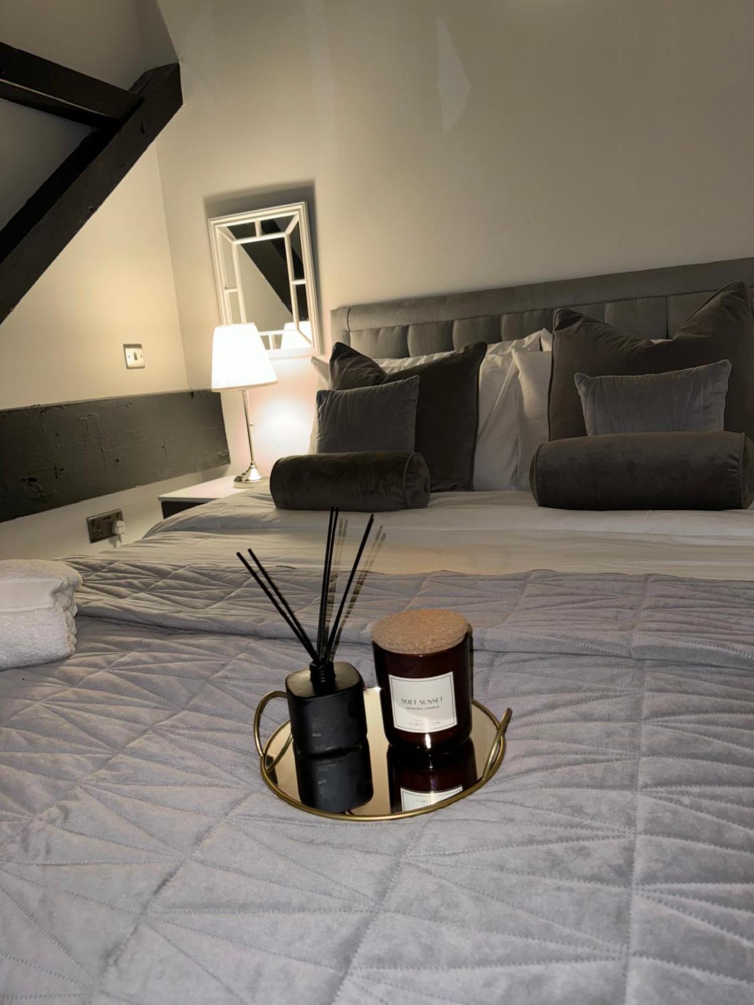 Stylish 2 Bed - 24hr Check-in - Free Wifi, Netflix, Live Tv & Sports