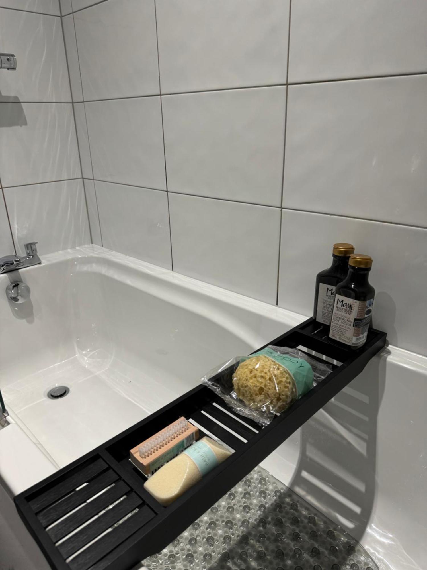 Stylish 2 Bed - 24hr Check-in - Free Wifi, Netflix, Live Tv & Sports * Bradford (West Yorkshire)