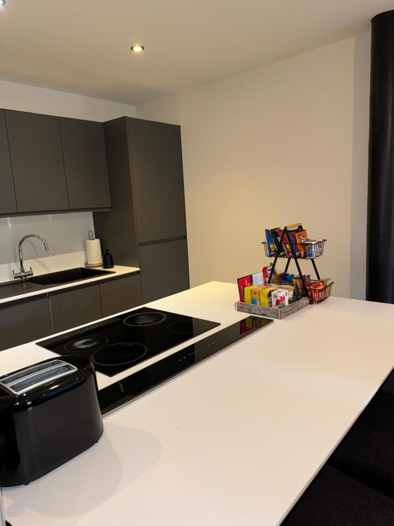 Stylish 2 Bed - 24hr Check-in - Free Wifi, Netflix, Live Tv & Sports Bradford (West Yorkshire)