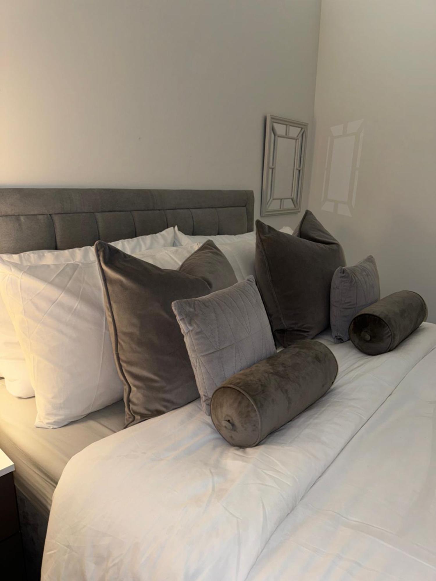Stylish 2 Bed - 24hr Check-in - Free Wifi, Netflix, Live Tv & Sports